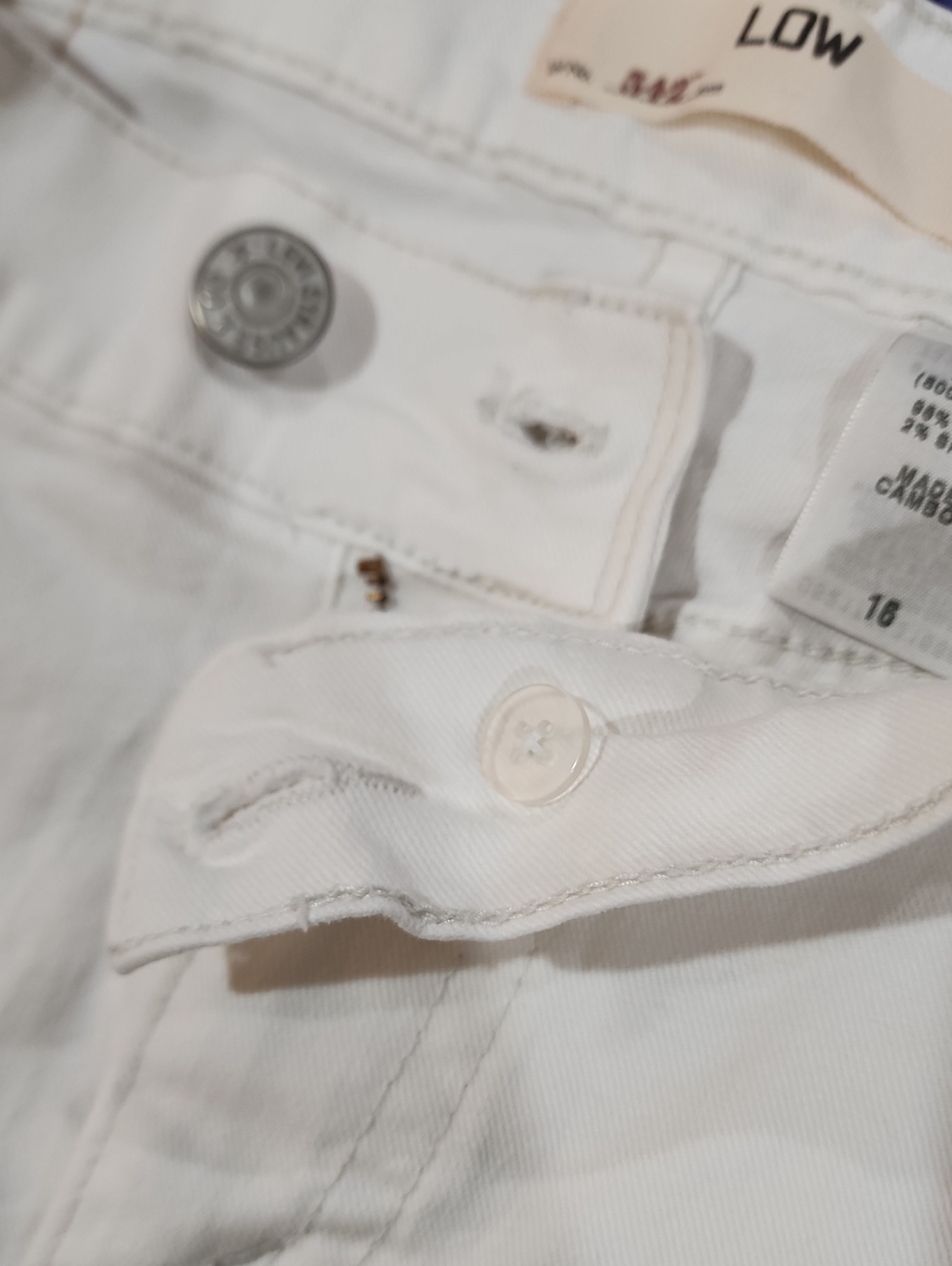Levi's 542 Low Rise White Cuffed Denim Shorts, Women's Size 16 - Picture 5 of 7